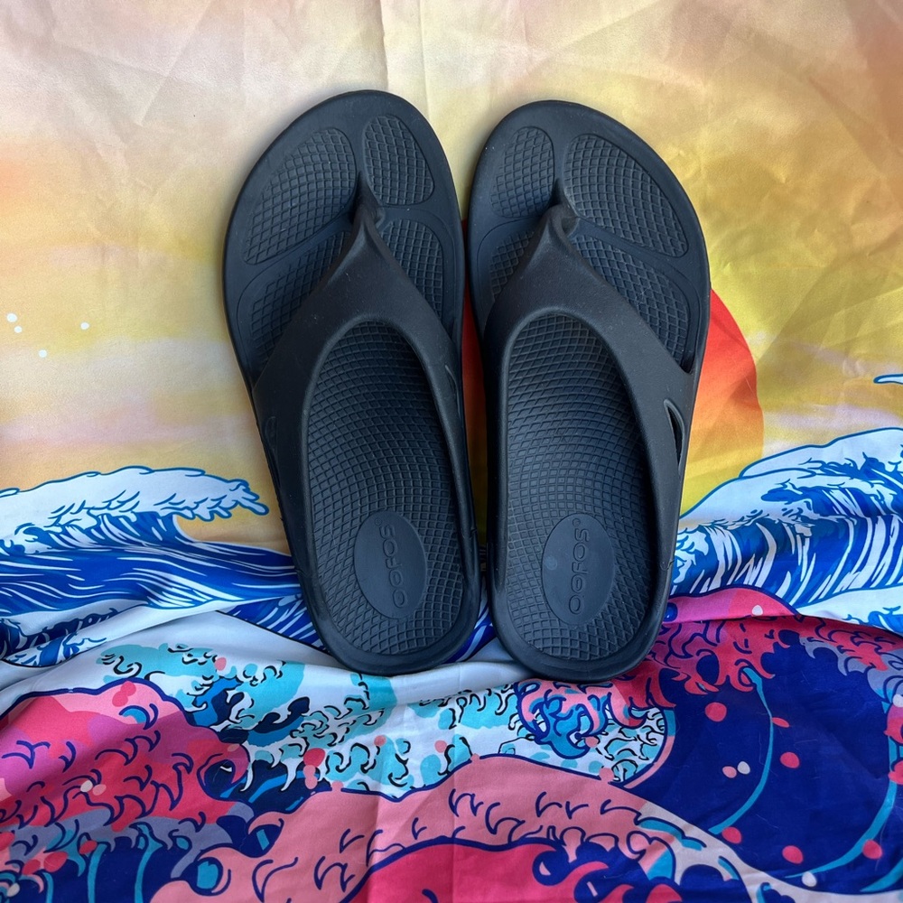 OOFOS Original Recovery Black Rubber Thong Flip Flops unisex size 37, W-6, M-4